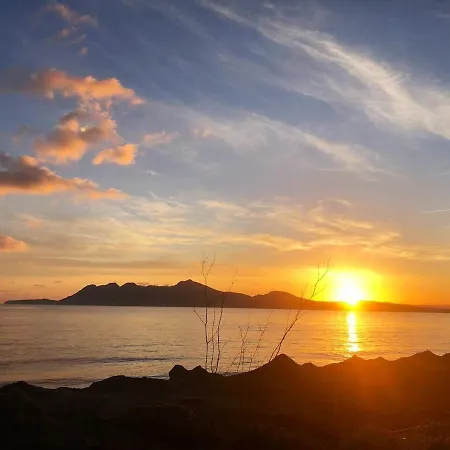 Peaceful Apartment, Mountain Views